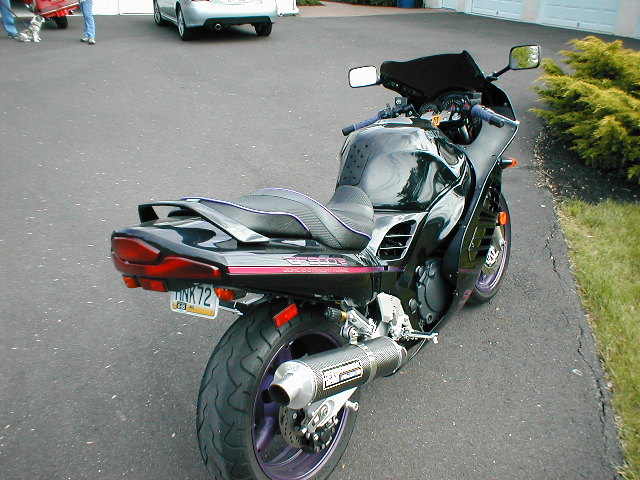 Suzuki-RF900%20(6).JPG